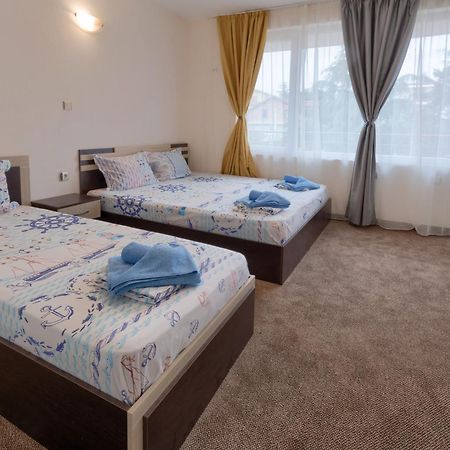 Kazlarov Guest House Kiten  Ngoại thất bức ảnh
