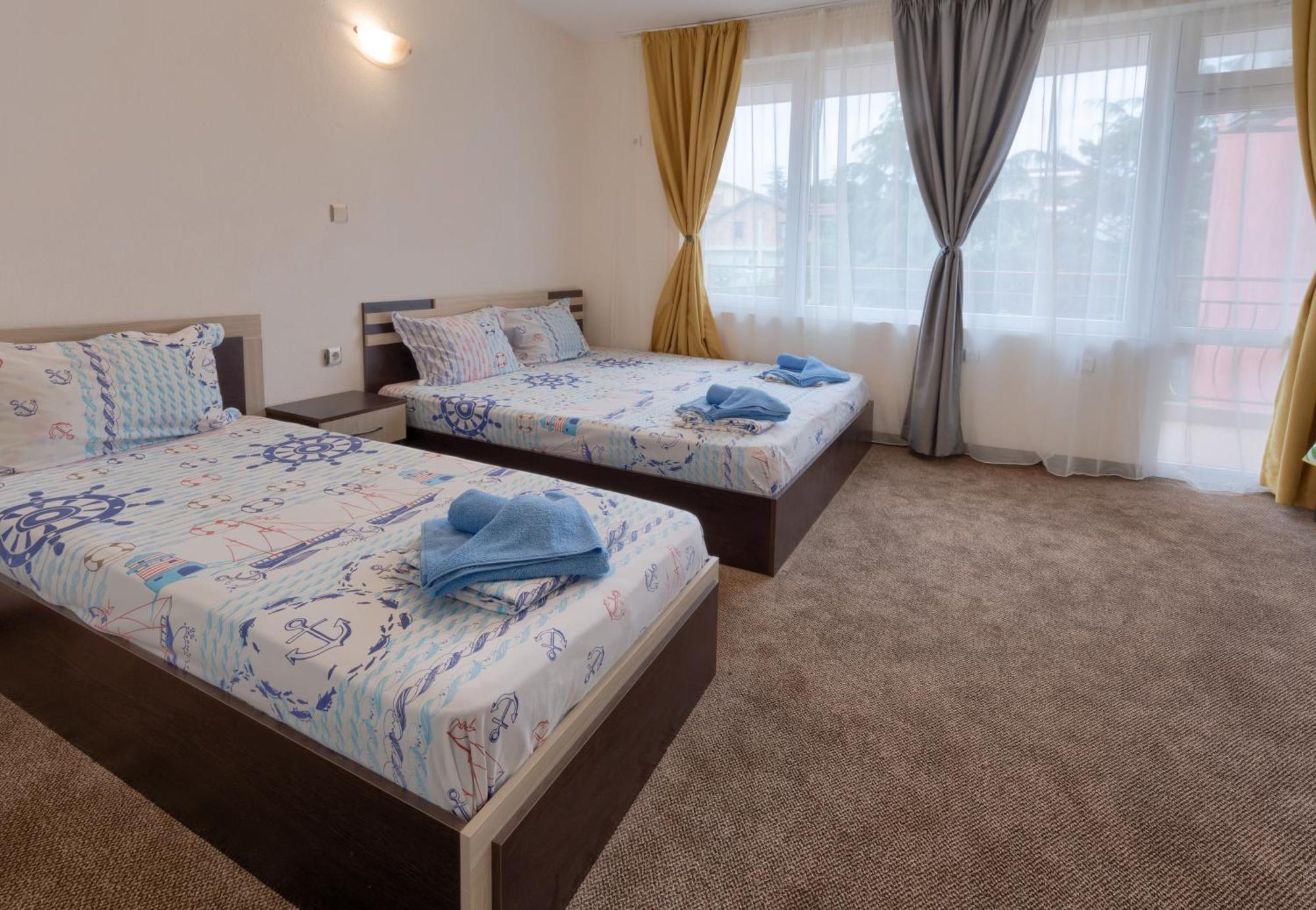 Kazlarov Guest House Kiten  Ngoại thất bức ảnh
