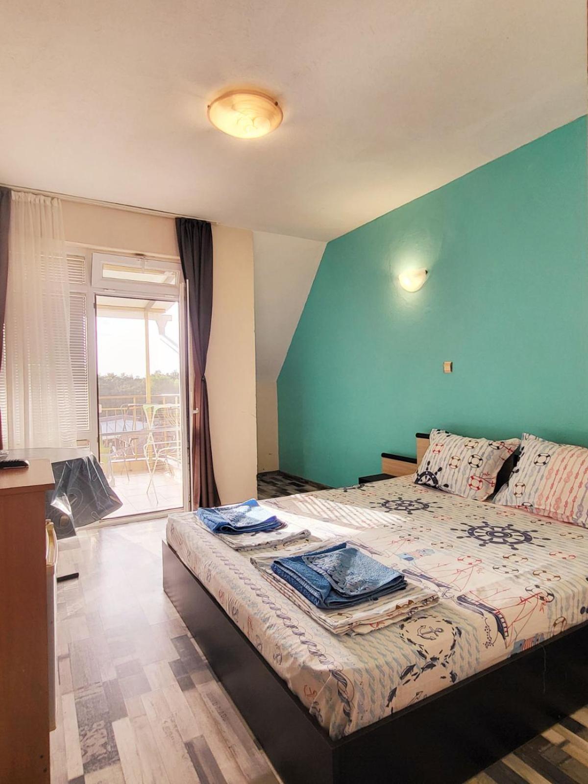 Kazlarov Guest House Kiten  Ngoại thất bức ảnh